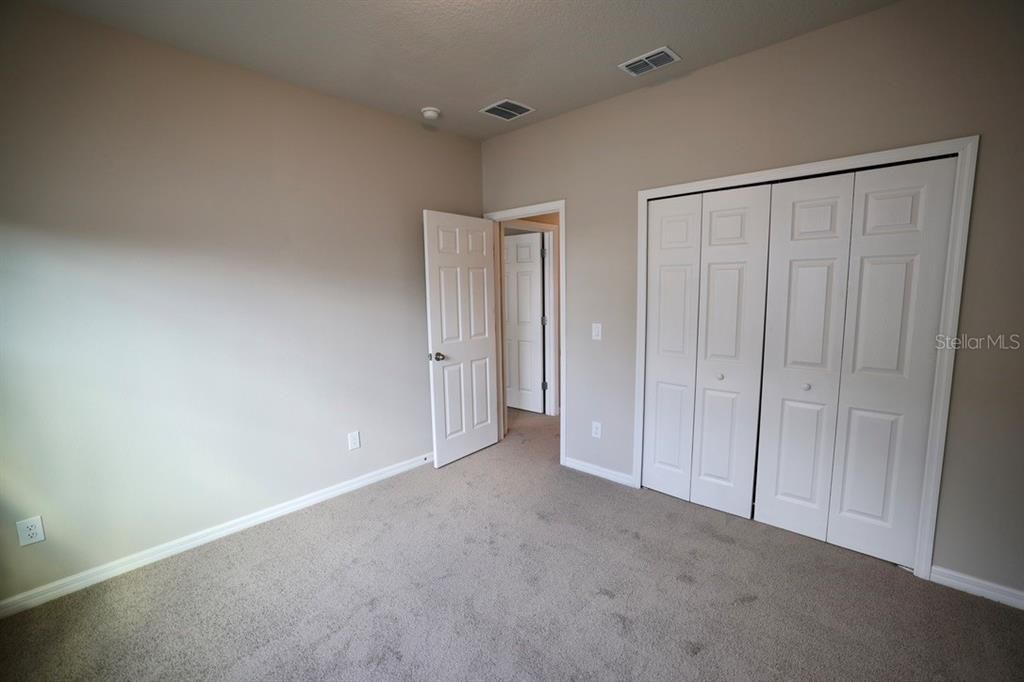 En Venta: $330,000 (4 camas, 2 baños, 2101 Pies cuadrados)