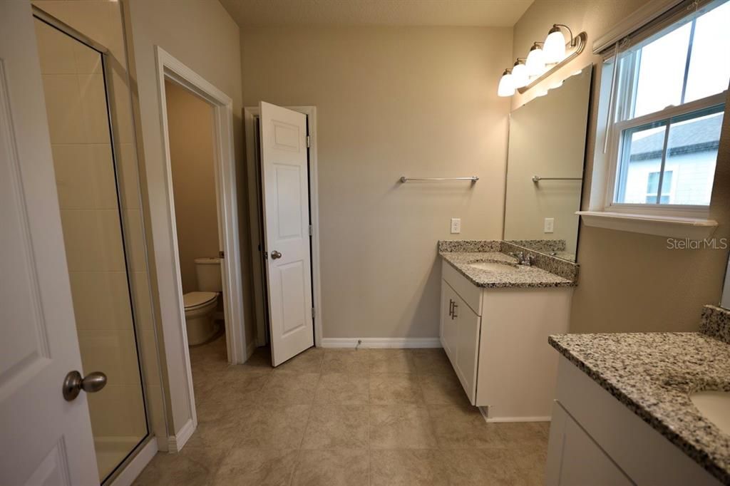 En Venta: $330,000 (4 camas, 2 baños, 2101 Pies cuadrados)