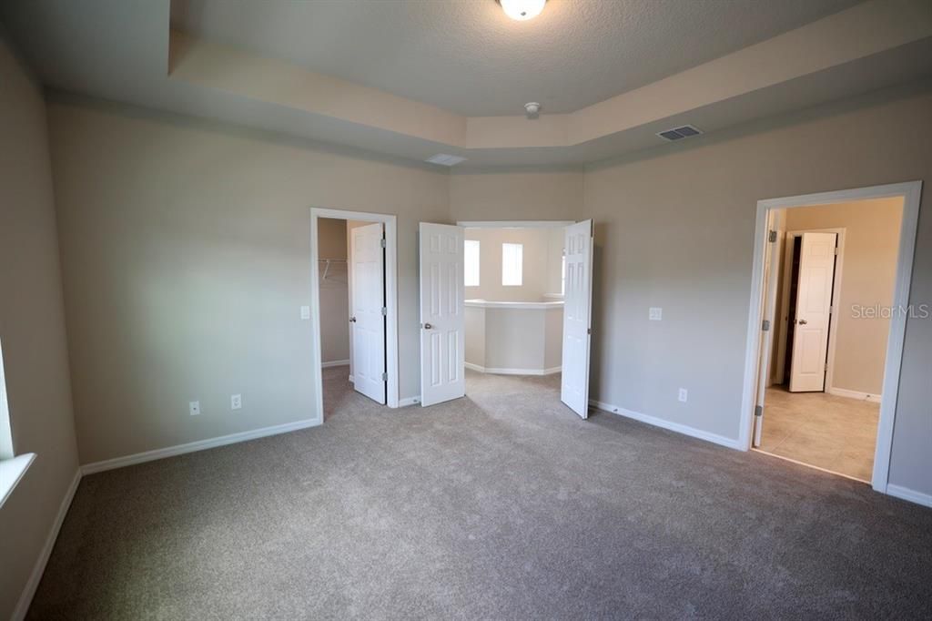 En Venta: $330,000 (4 camas, 2 baños, 2101 Pies cuadrados)