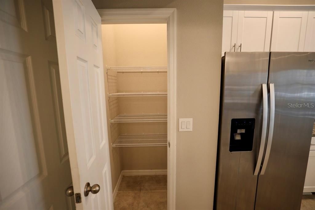 En Venta: $330,000 (4 camas, 2 baños, 2101 Pies cuadrados)