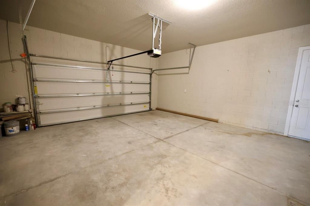 En Venta: $330,000 (4 camas, 2 baños, 2101 Pies cuadrados)