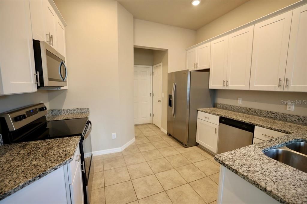 En Venta: $330,000 (4 camas, 2 baños, 2101 Pies cuadrados)