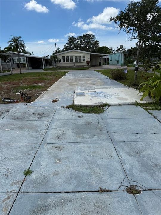 На продажу: $43,000 (0.08 acres)