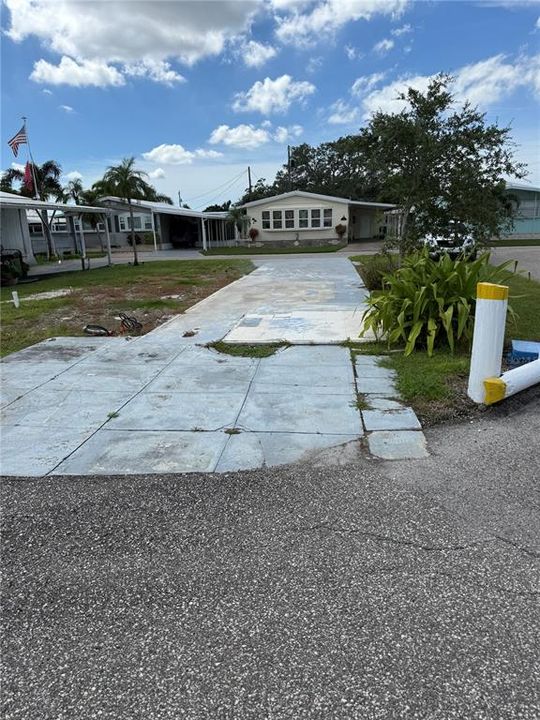 На продажу: $43,000 (0.08 acres)