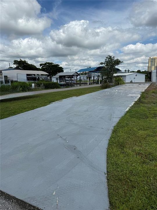 На продажу: $43,000 (0.08 acres)