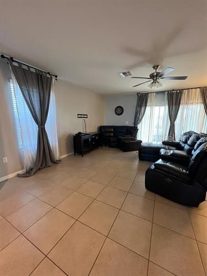 合同活跃: $1,825 (3 贝兹, 2 浴室, 1724 平方英尺)