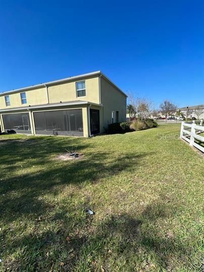 合同活跃: $1,825 (3 贝兹, 2 浴室, 1724 平方英尺)