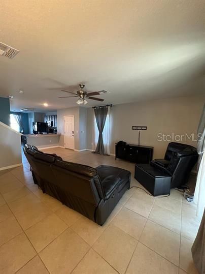 合同活跃: $1,825 (3 贝兹, 2 浴室, 1724 平方英尺)