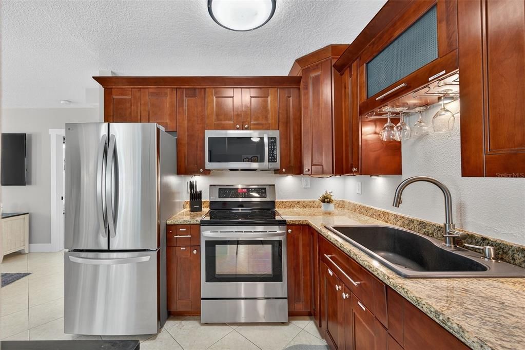 合同活跃: $1,049,900 (3 贝兹, 2 浴室, 1678 平方英尺)