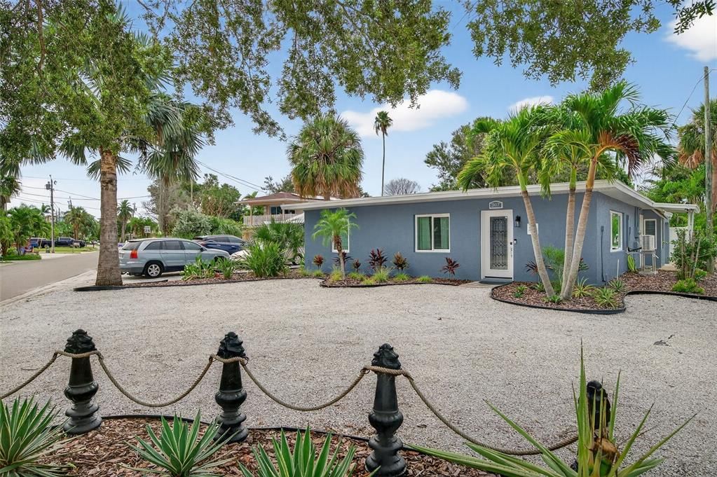 合同活跃: $1,049,900 (3 贝兹, 2 浴室, 1678 平方英尺)