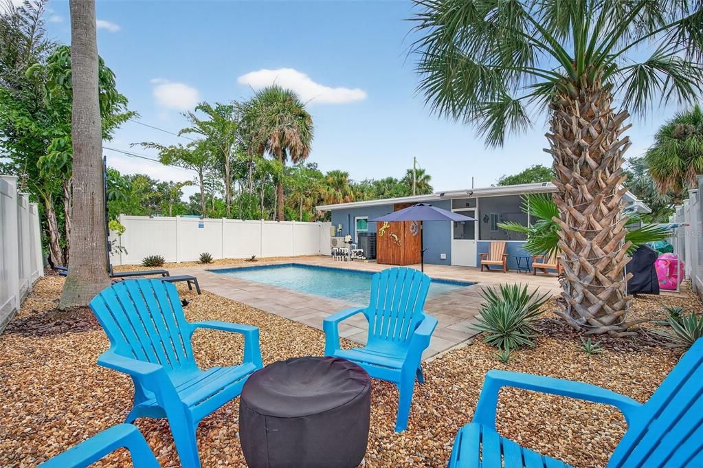 合同活跃: $1,049,900 (3 贝兹, 2 浴室, 1678 平方英尺)