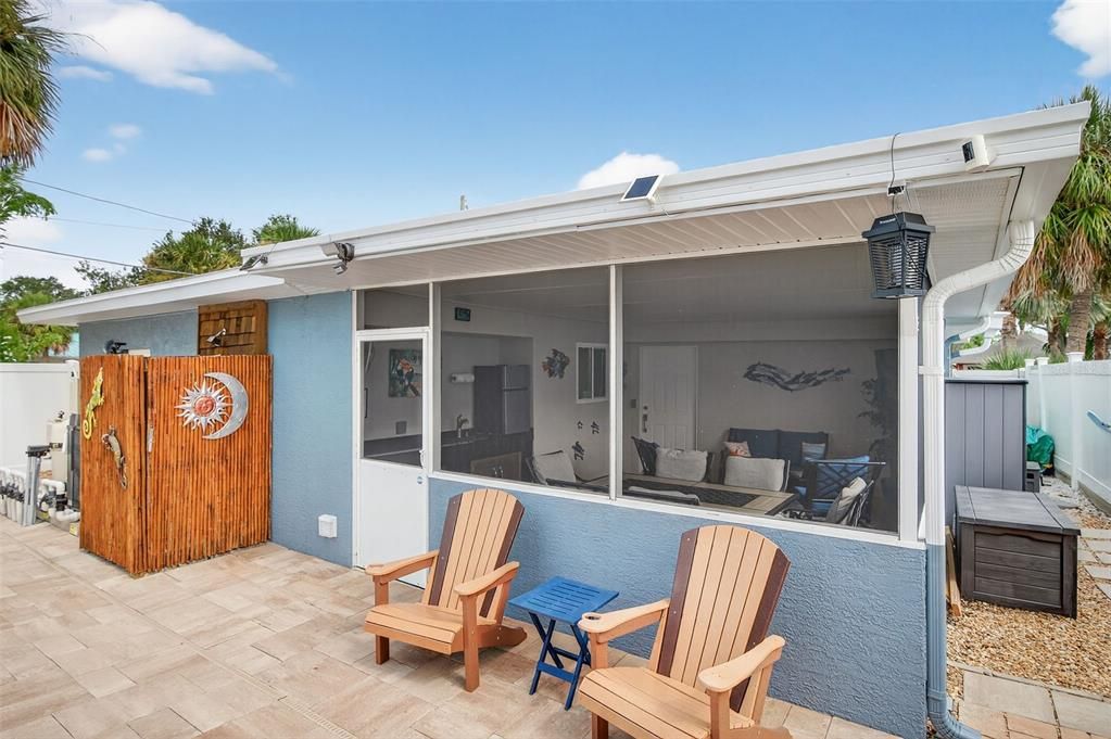 合同活跃: $1,049,900 (3 贝兹, 2 浴室, 1678 平方英尺)