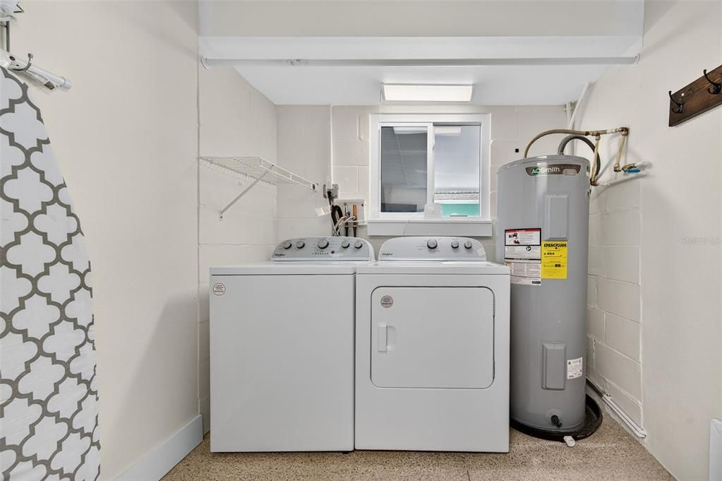 合同活跃: $1,049,900 (3 贝兹, 2 浴室, 1678 平方英尺)