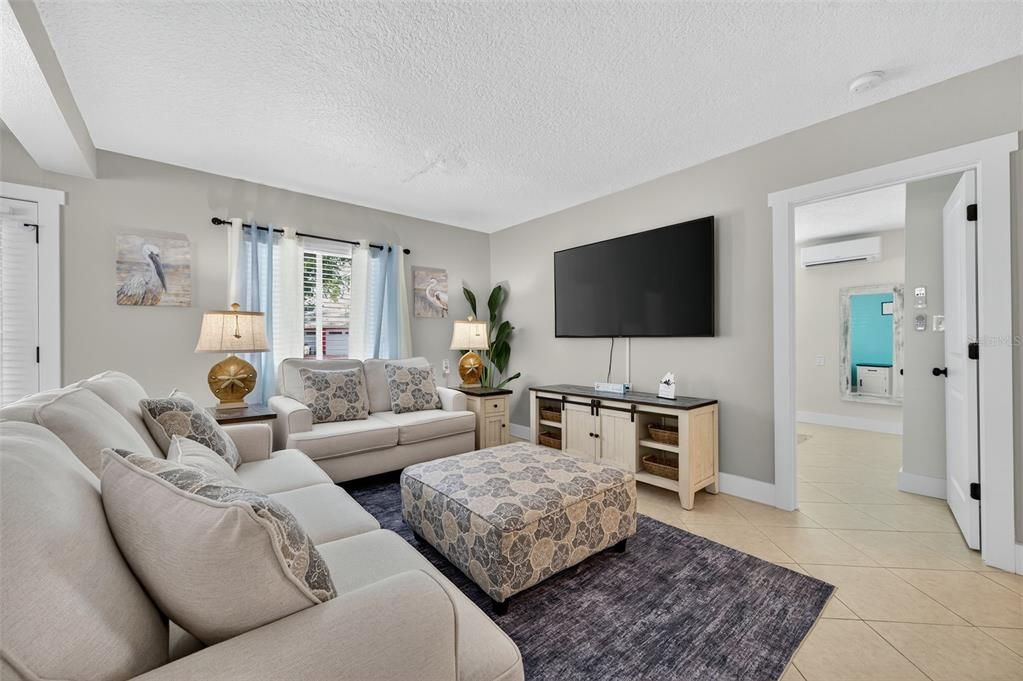 合同活跃: $1,049,900 (3 贝兹, 2 浴室, 1678 平方英尺)