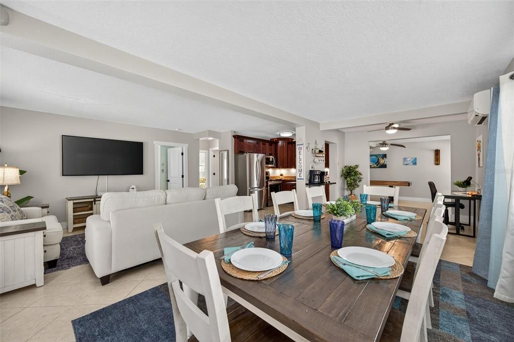 合同活跃: $1,049,900 (3 贝兹, 2 浴室, 1678 平方英尺)