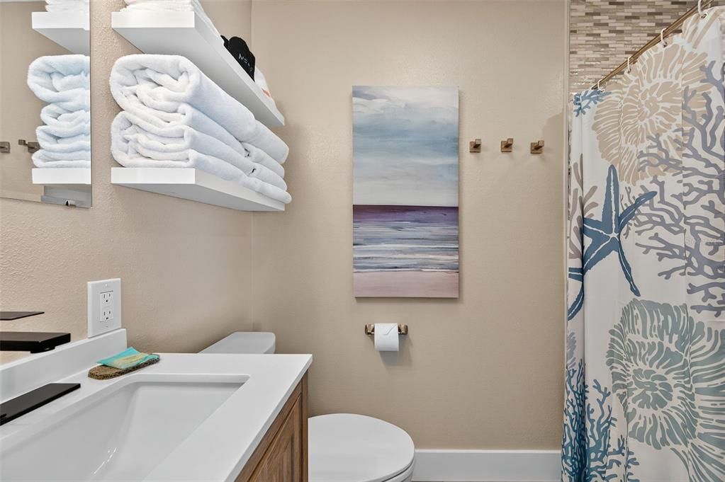 合同活跃: $1,049,900 (3 贝兹, 2 浴室, 1678 平方英尺)