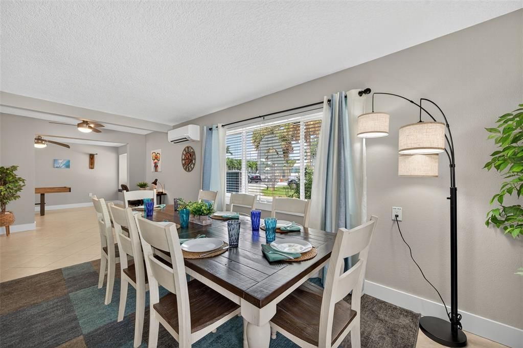 合同活跃: $1,049,900 (3 贝兹, 2 浴室, 1678 平方英尺)