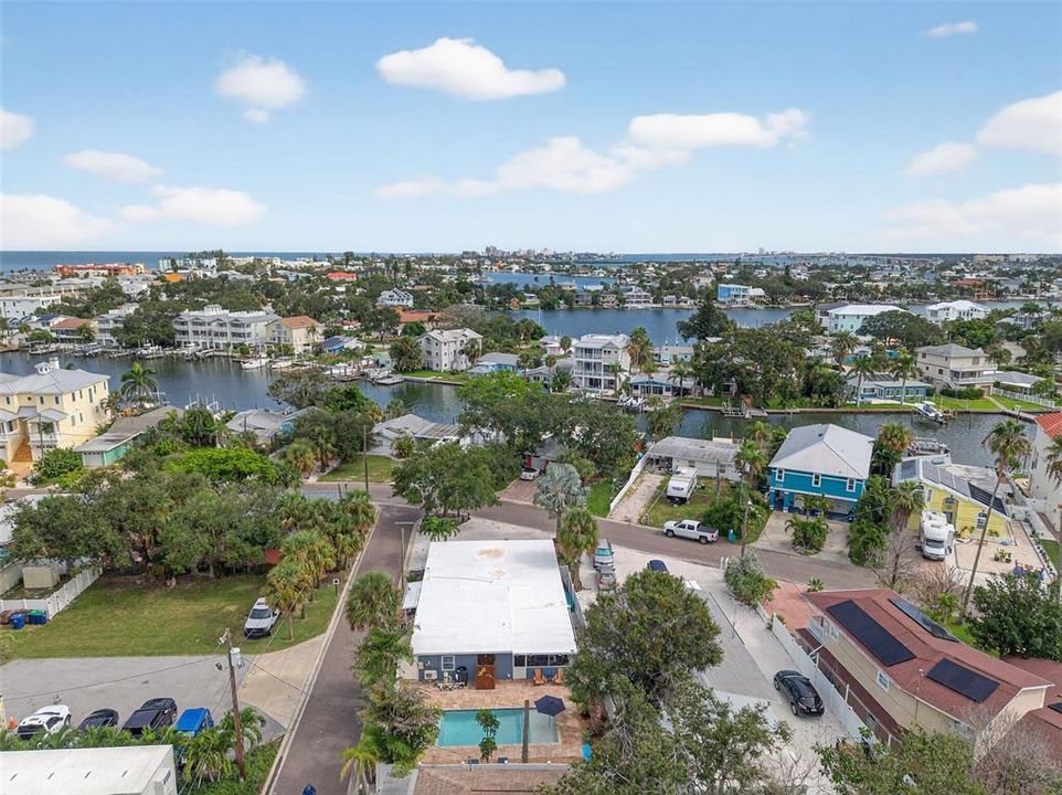 合同活跃: $1,049,900 (3 贝兹, 2 浴室, 1678 平方英尺)