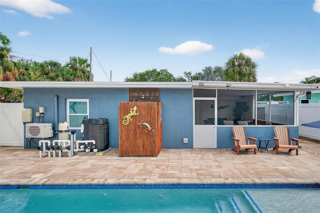 合同活跃: $1,049,900 (3 贝兹, 2 浴室, 1678 平方英尺)