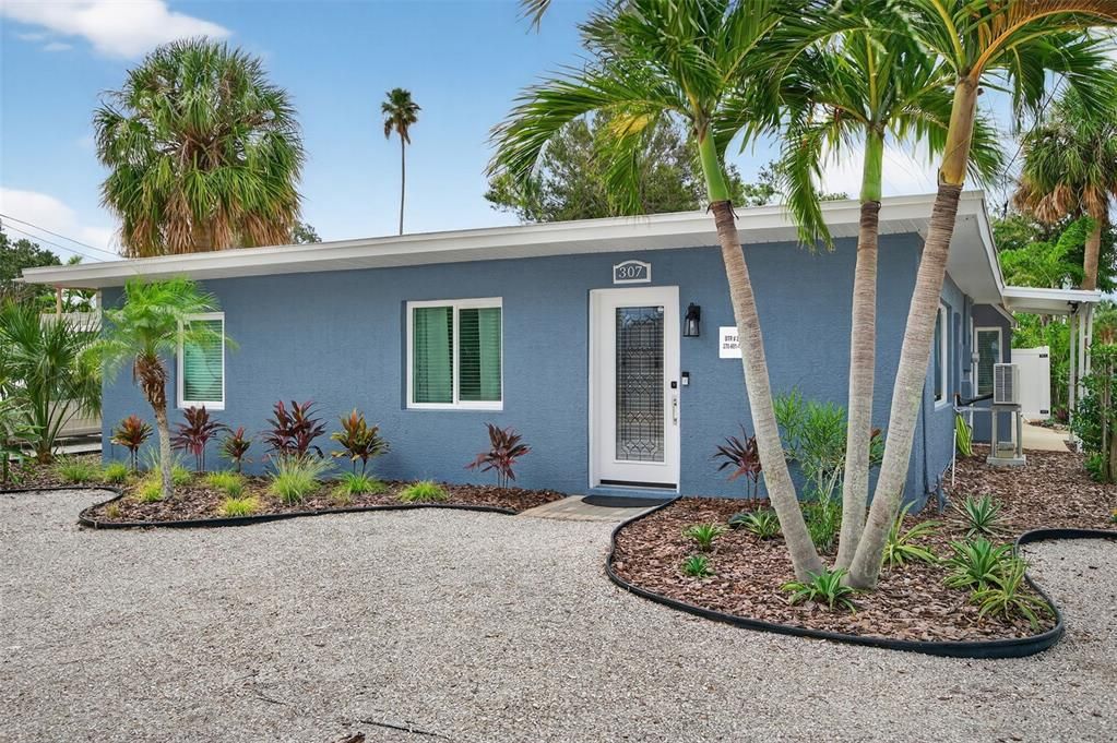 合同活跃: $1,049,900 (3 贝兹, 2 浴室, 1678 平方英尺)