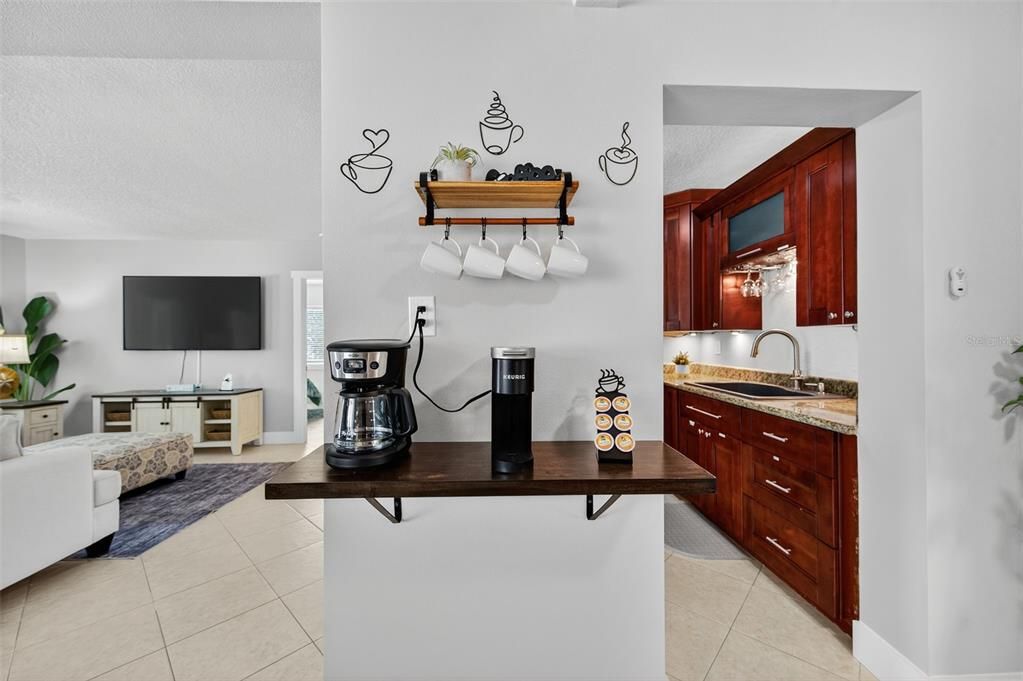 合同活跃: $1,049,900 (3 贝兹, 2 浴室, 1678 平方英尺)