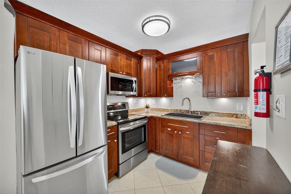 合同活跃: $1,049,900 (3 贝兹, 2 浴室, 1678 平方英尺)