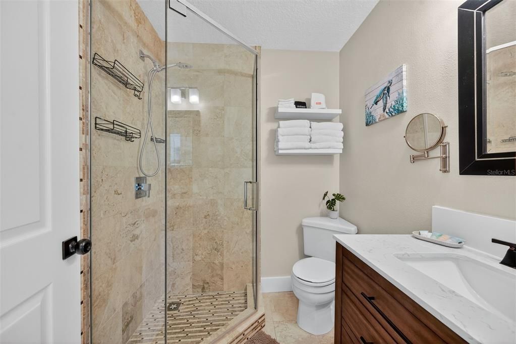 合同活跃: $1,049,900 (3 贝兹, 2 浴室, 1678 平方英尺)