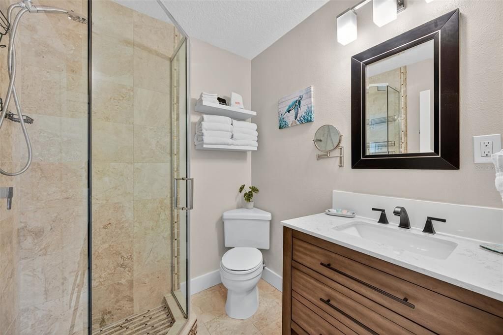 合同活跃: $1,049,900 (3 贝兹, 2 浴室, 1678 平方英尺)