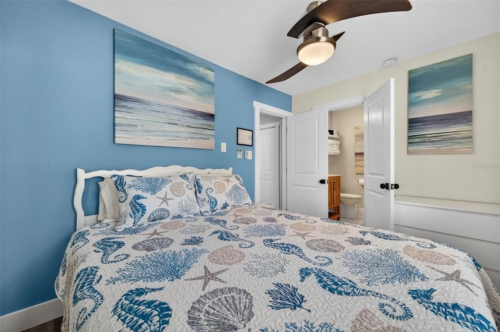 合同活跃: $1,049,900 (3 贝兹, 2 浴室, 1678 平方英尺)