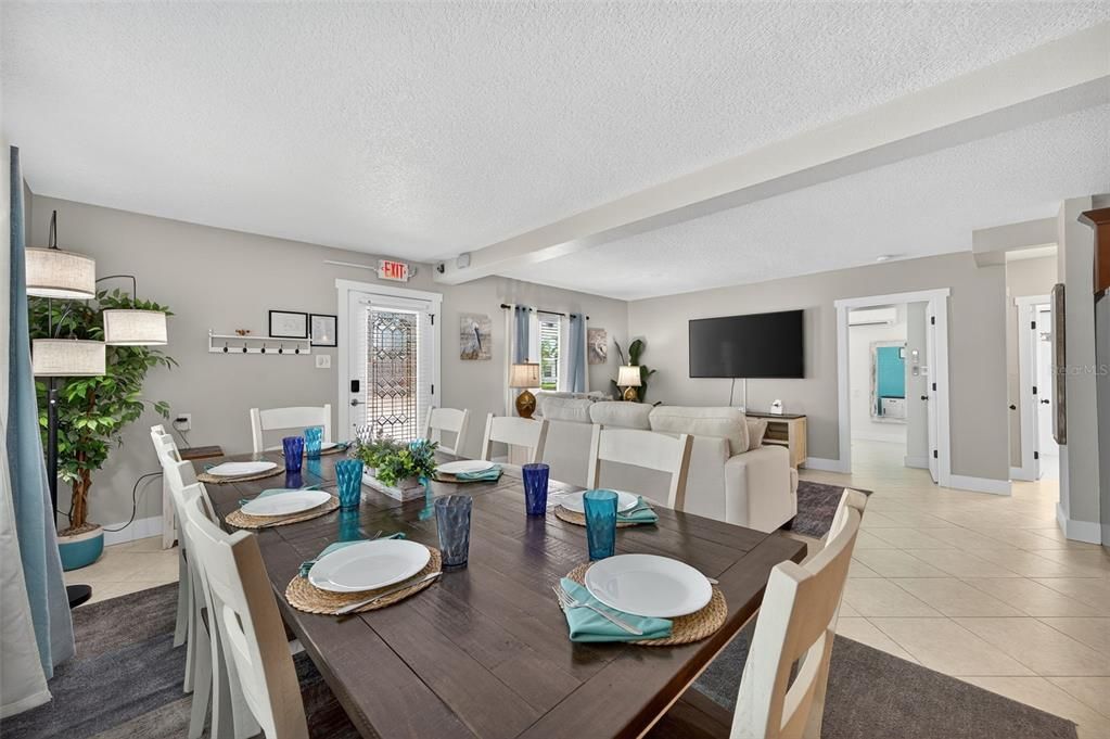 合同活跃: $1,049,900 (3 贝兹, 2 浴室, 1678 平方英尺)