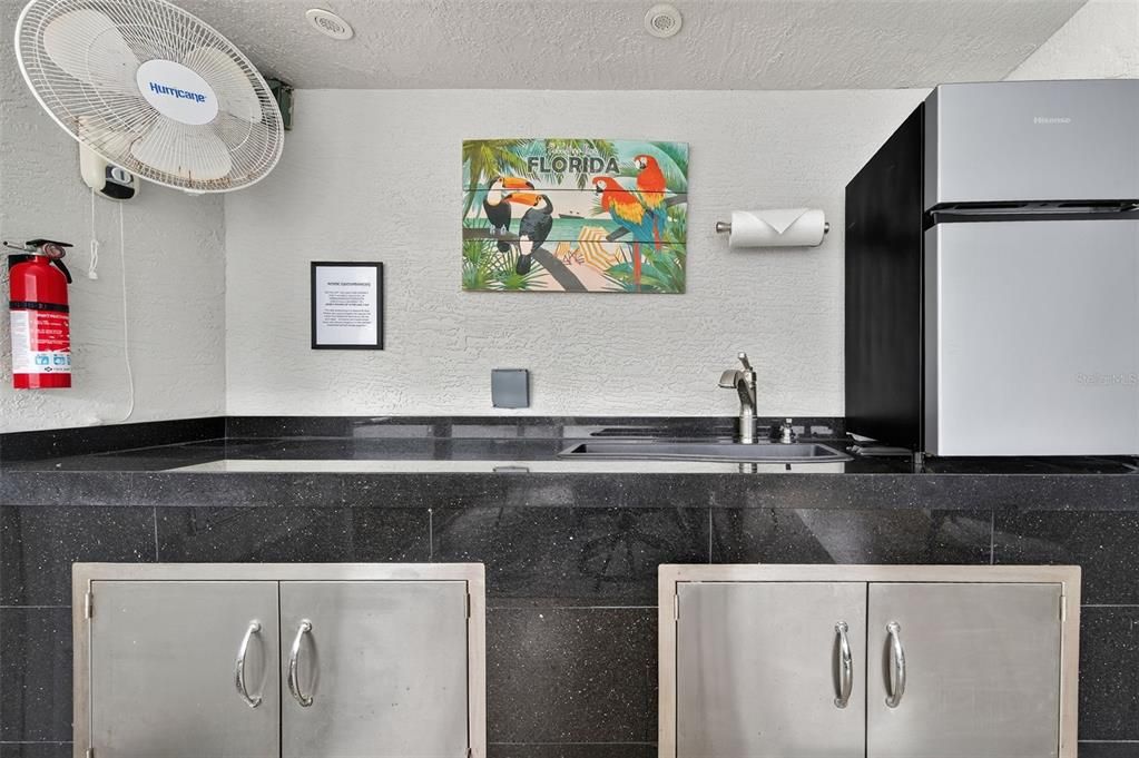 合同活跃: $1,049,900 (3 贝兹, 2 浴室, 1678 平方英尺)