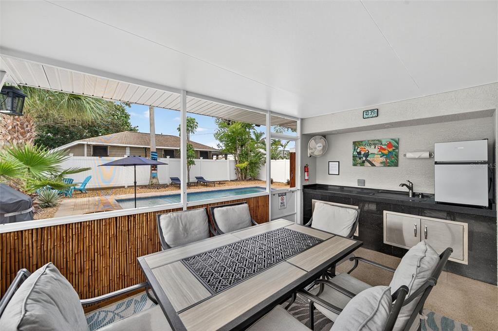 合同活跃: $1,049,900 (3 贝兹, 2 浴室, 1678 平方英尺)