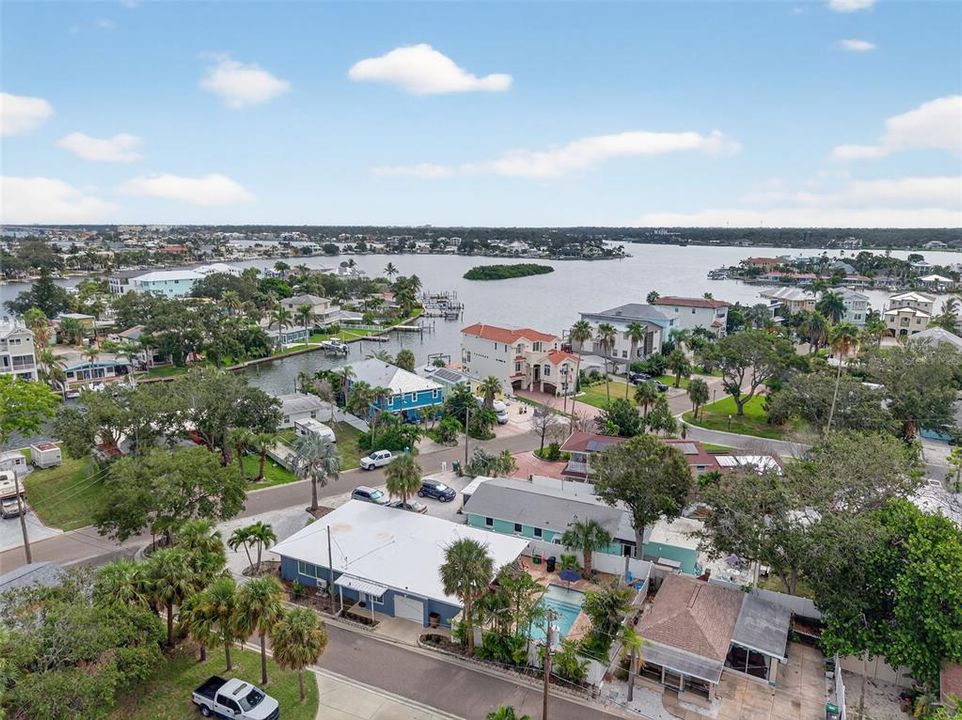 合同活跃: $1,049,900 (3 贝兹, 2 浴室, 1678 平方英尺)