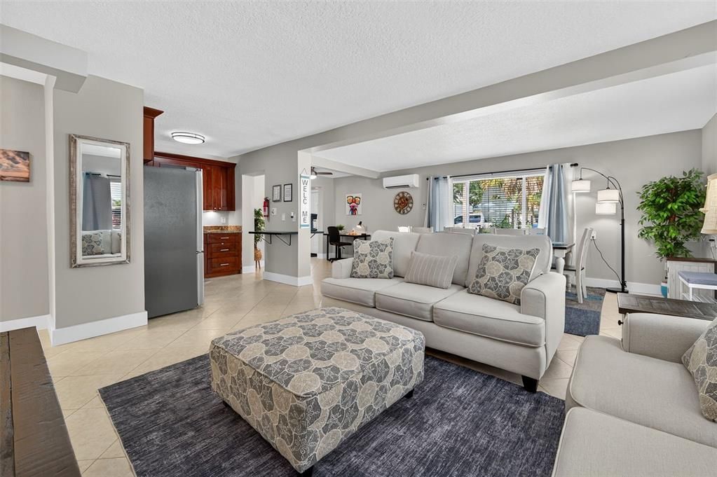 合同活跃: $1,049,900 (3 贝兹, 2 浴室, 1678 平方英尺)