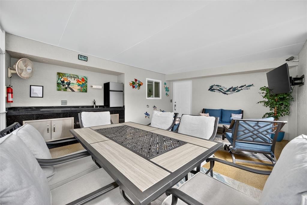 合同活跃: $1,049,900 (3 贝兹, 2 浴室, 1678 平方英尺)