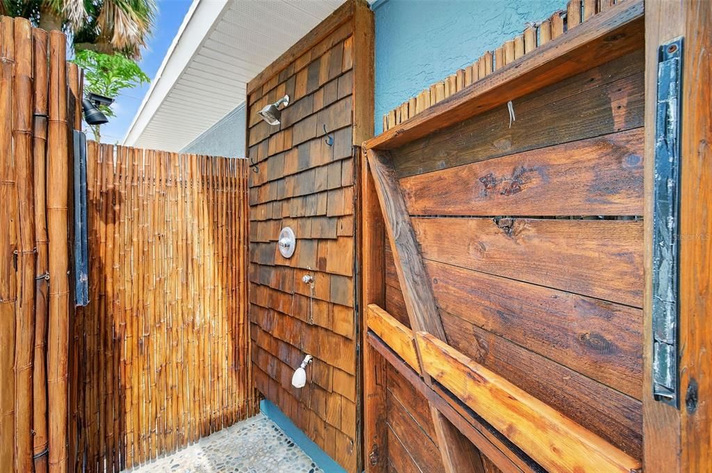 合同活跃: $1,049,900 (3 贝兹, 2 浴室, 1678 平方英尺)