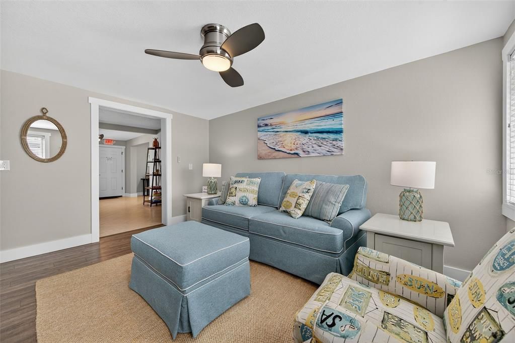 合同活跃: $1,049,900 (3 贝兹, 2 浴室, 1678 平方英尺)