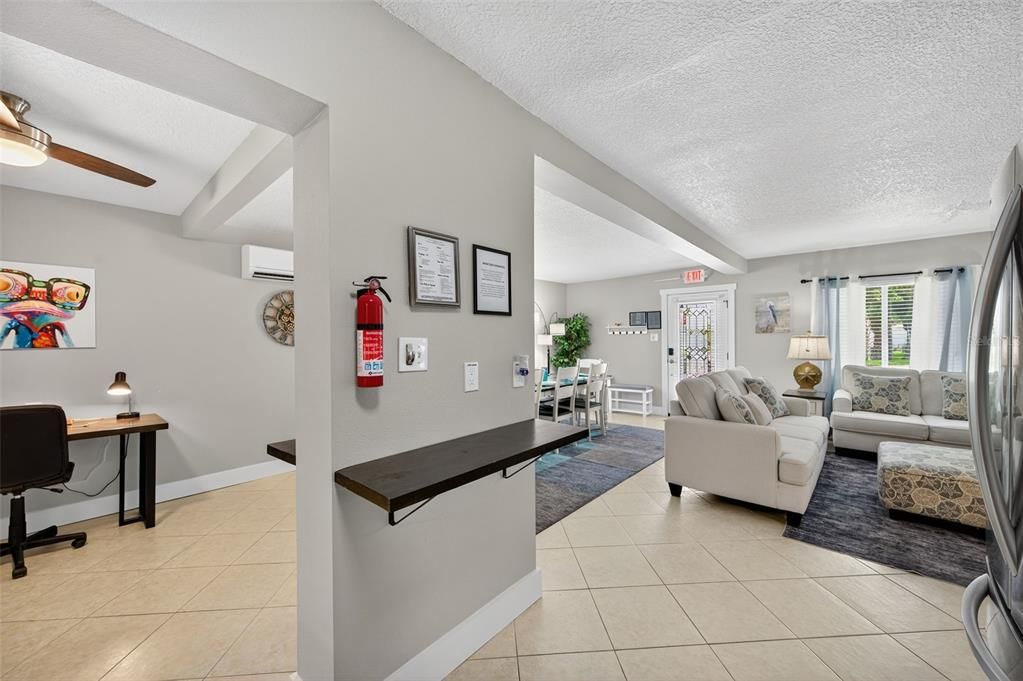 合同活跃: $1,049,900 (3 贝兹, 2 浴室, 1678 平方英尺)