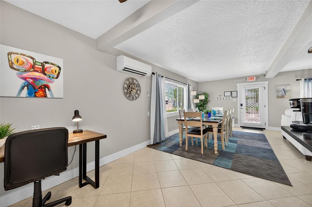 合同活跃: $1,049,900 (3 贝兹, 2 浴室, 1678 平方英尺)