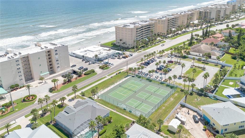 For Sale: $474,900 (2 beds, 2 baths, 1200 Square Feet)