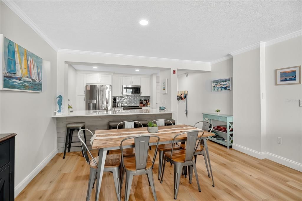 For Sale: $474,900 (2 beds, 2 baths, 1200 Square Feet)