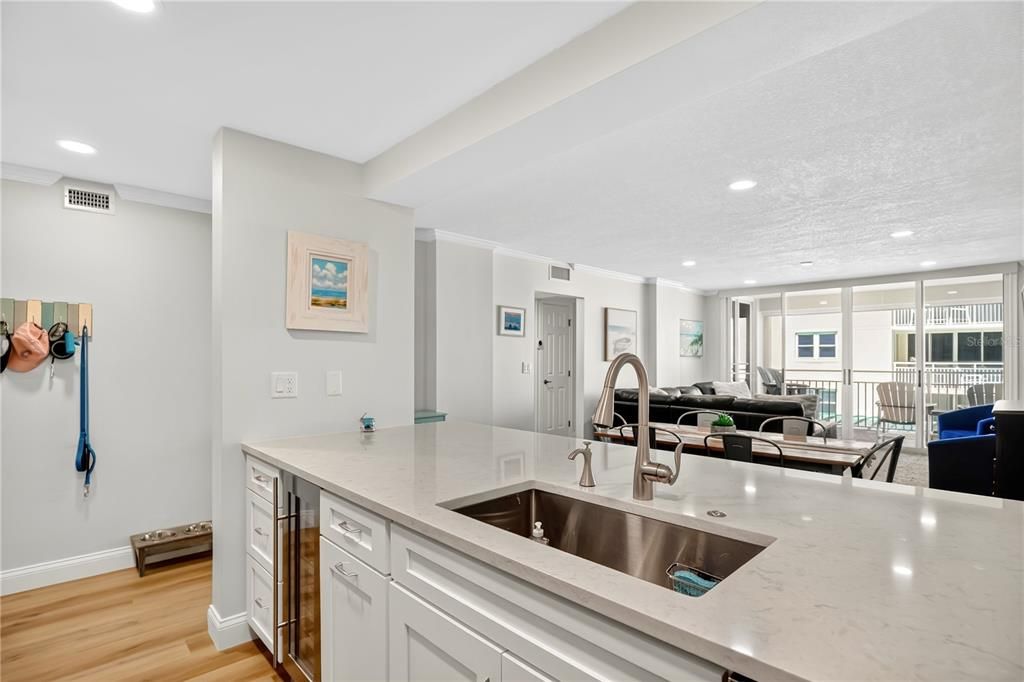 For Sale: $474,900 (2 beds, 2 baths, 1200 Square Feet)