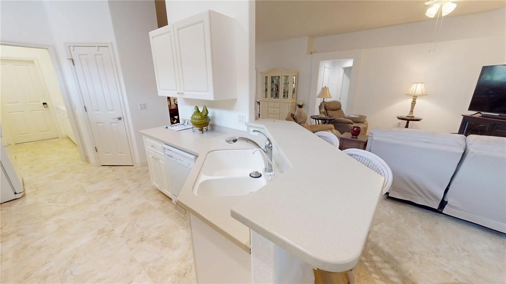 待售: $372,000 (3 贝兹, 2 浴室, 1983 平方英尺)