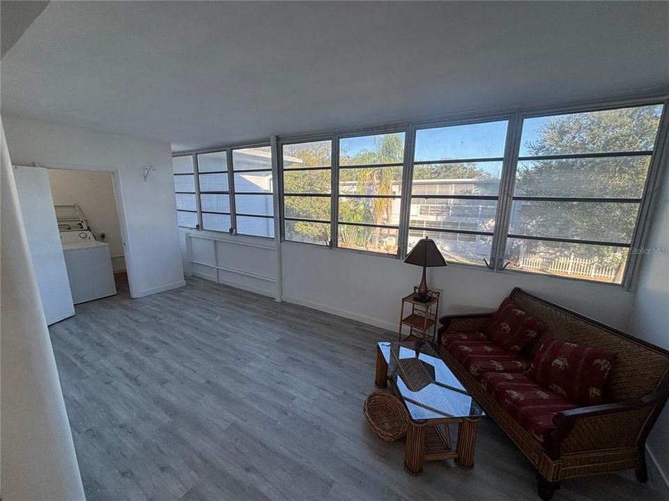 待售: $133,000 (2 贝兹, 1 浴室, 875 平方英尺)