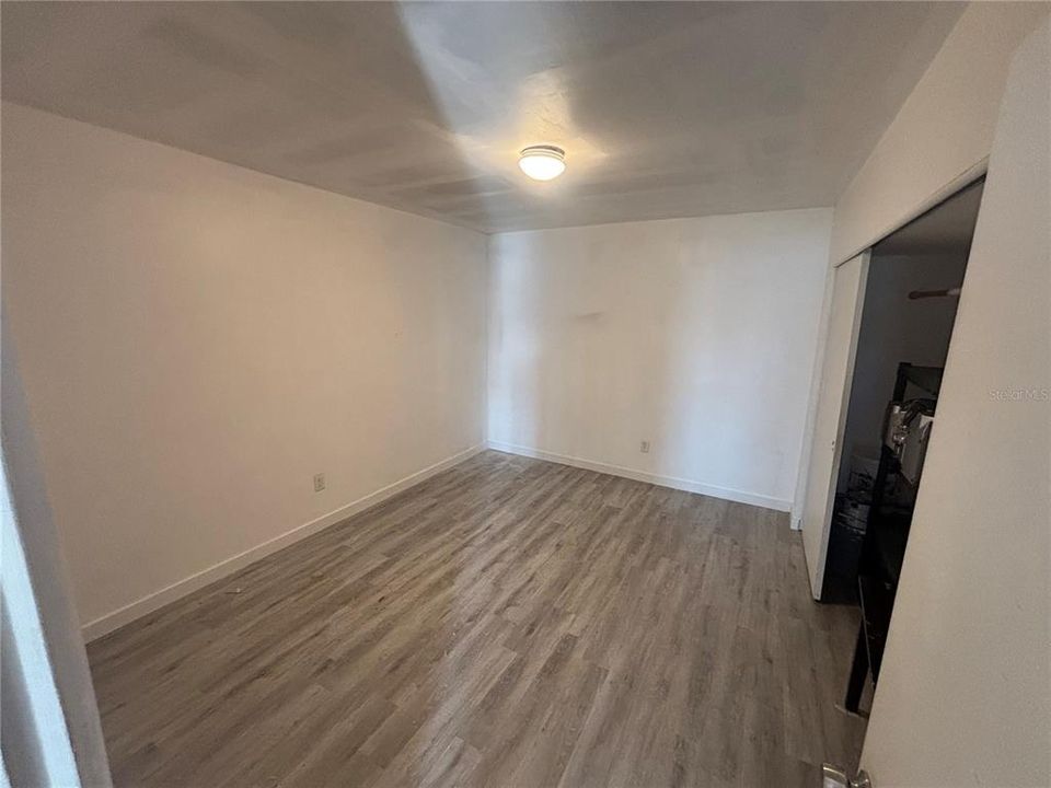 待售: $133,000 (2 贝兹, 1 浴室, 875 平方英尺)