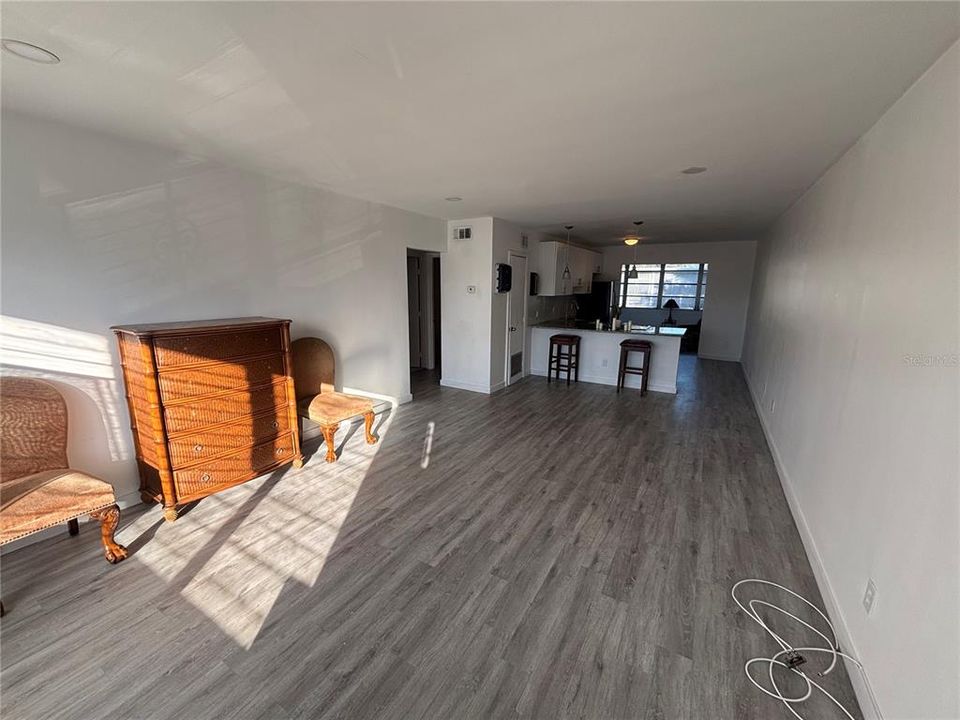 待售: $133,000 (2 贝兹, 1 浴室, 875 平方英尺)