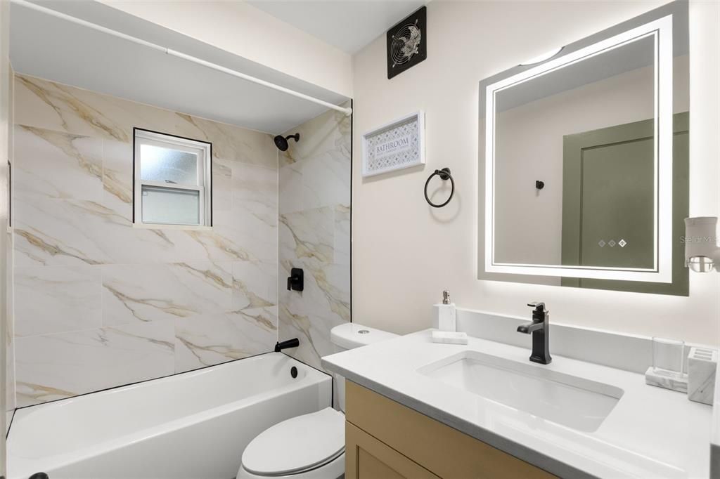 合同活跃: $2,150 (3 贝兹, 1 浴室, 1068 平方英尺)