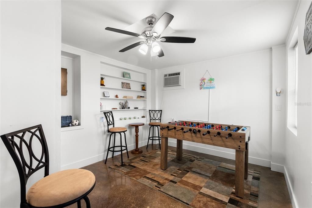 合同活跃: $2,150 (3 贝兹, 1 浴室, 1068 平方英尺)