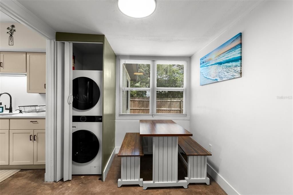 合同活跃: $2,150 (3 贝兹, 1 浴室, 1068 平方英尺)