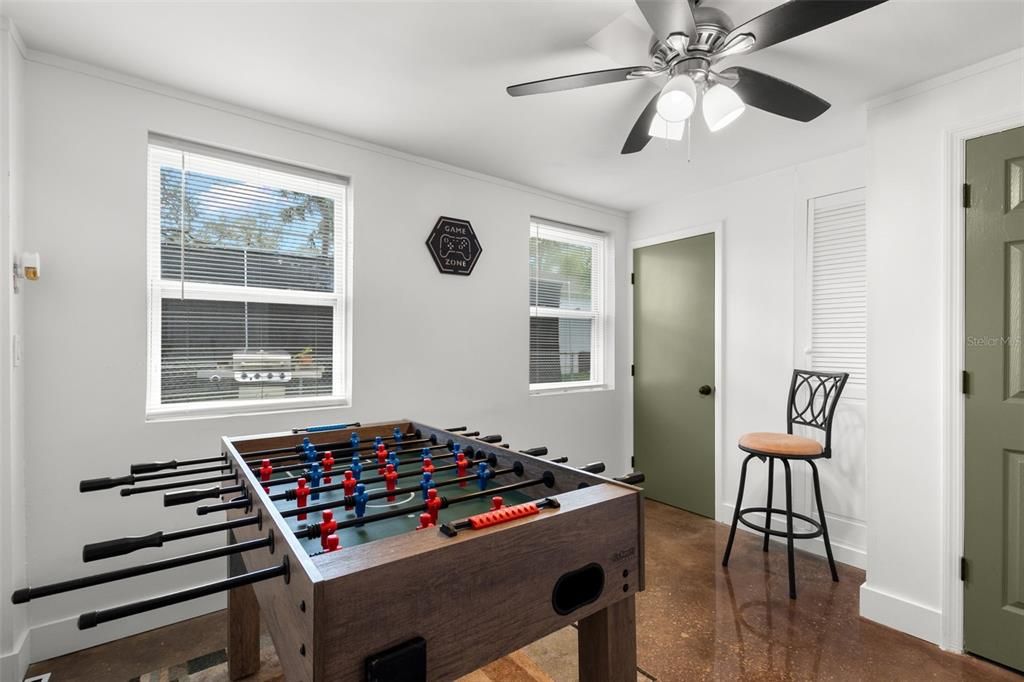 合同活跃: $2,150 (3 贝兹, 1 浴室, 1068 平方英尺)